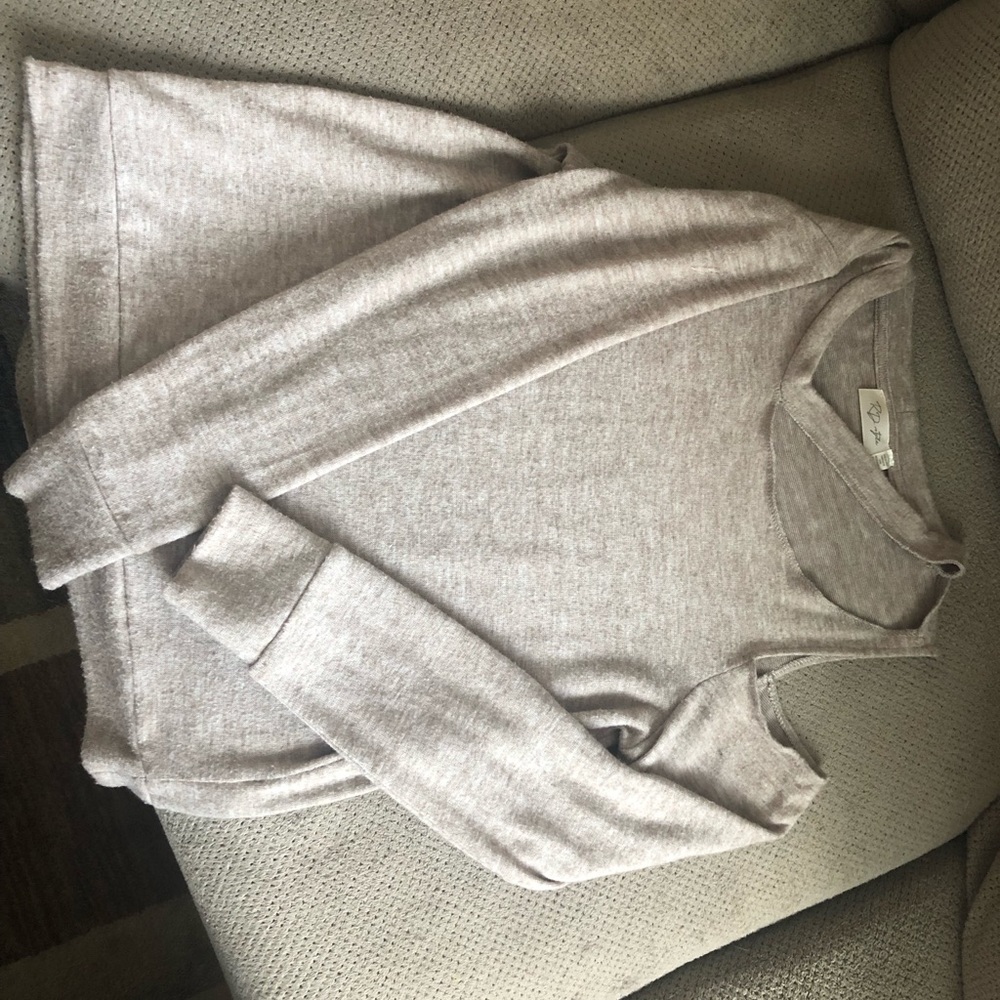 Sweater/long sleeve shirt